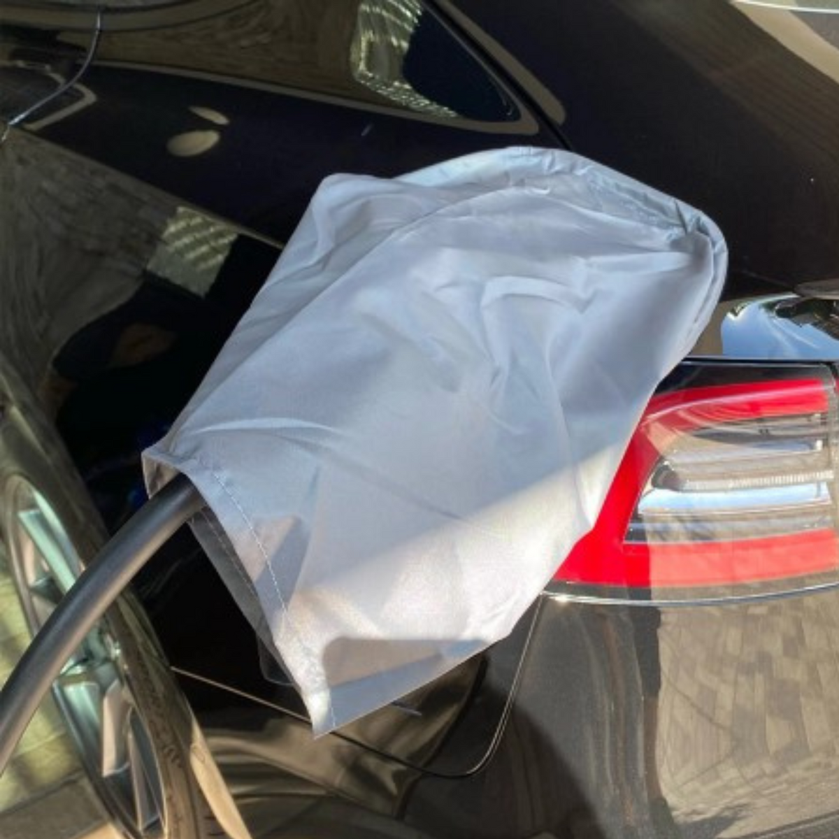 Ladeport cover – Tesla Model 3 - bilde 1