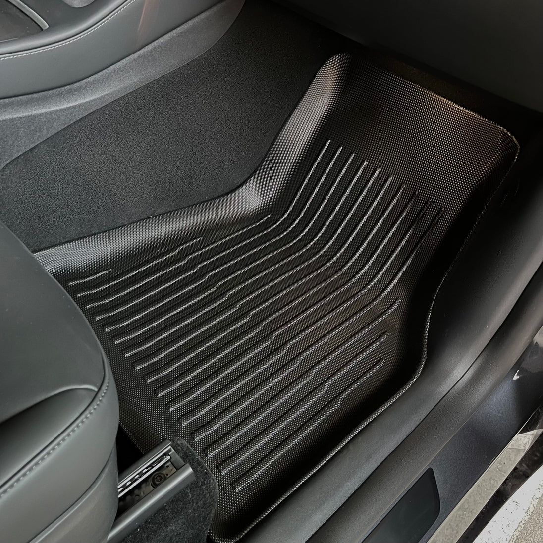 Gulvmatter – Tesla Model Y 2021-2024 - bilde 3